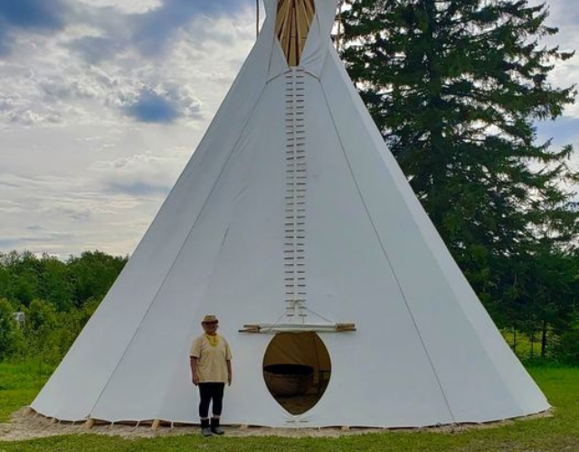 Vivez l’expérience authentique d’un séjour sous un tipi traditionnel Tipi traditionnel 4
