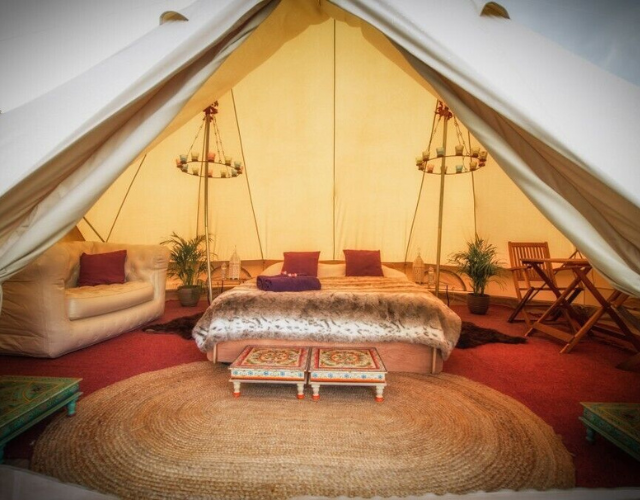 Plongez dans l’énergie circulaire et apaisante de nos tentes dômes Tentes dômes 2