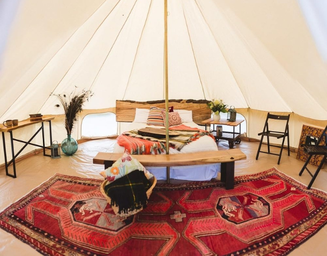 Plongez dans l’énergie circulaire et apaisante de nos tentes dômes Tentes dômes 3